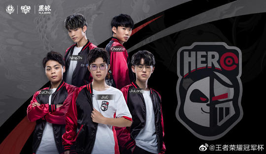 里崭露头角 里崭露头角