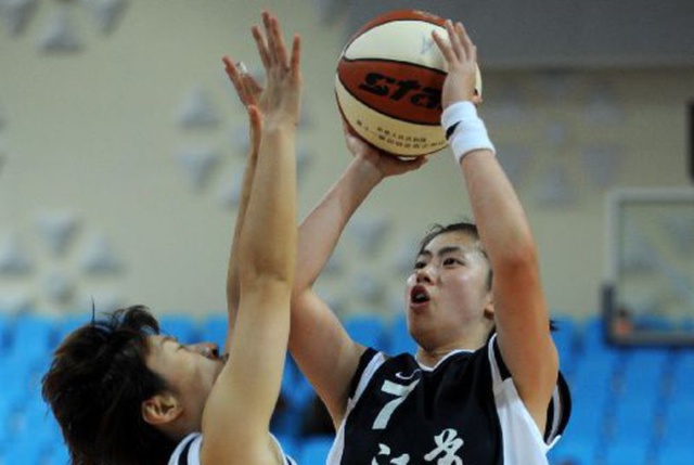 门将扑救稳 门将扑救稳